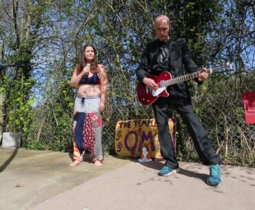 Vitamin D, Vitamin C & Zinc for Immunity New Song by Giles and Juliette Bryant