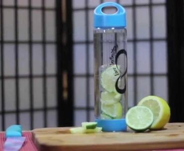 How to Make Immunity Boosting & Detoxifying Lemon Lime Vitamin Water