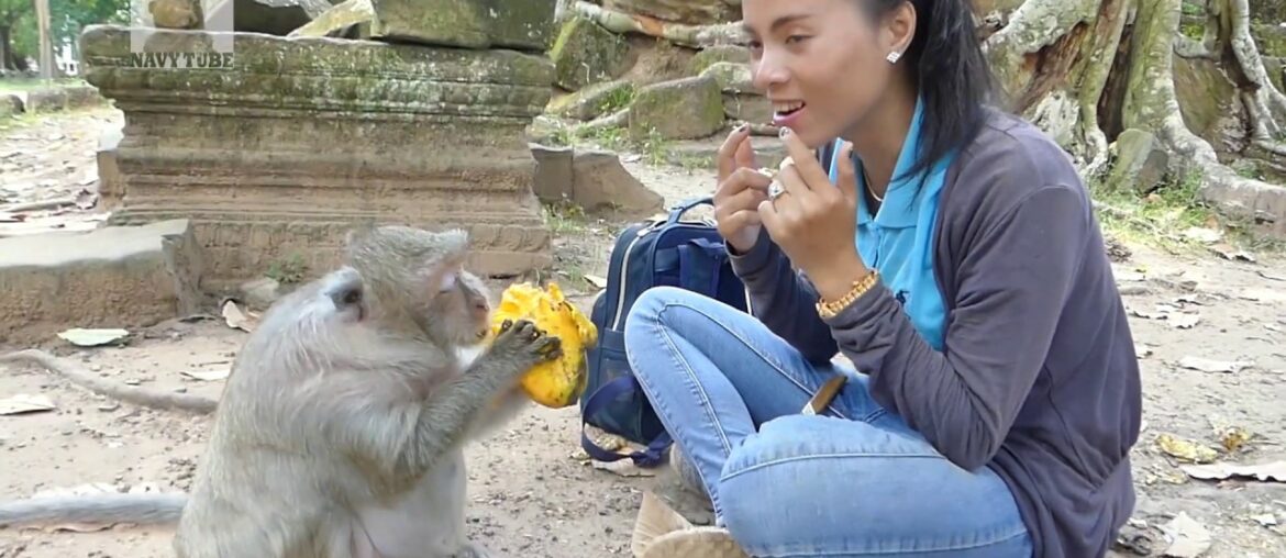 Wow awesome!! Konthea provides vitamin fruit for Tima's baby nutrition, Konthea and Tima