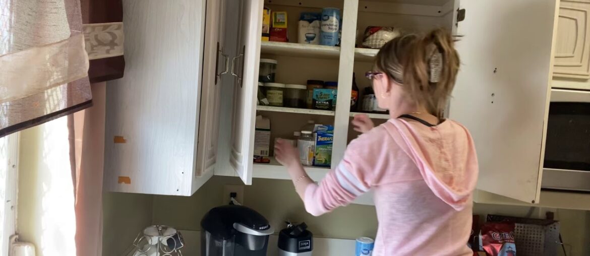 ASMR!! Cleaning Vlog!! 🧼🧽🦠 Cleaning the Medicine & Vitamin Cabinet!!!