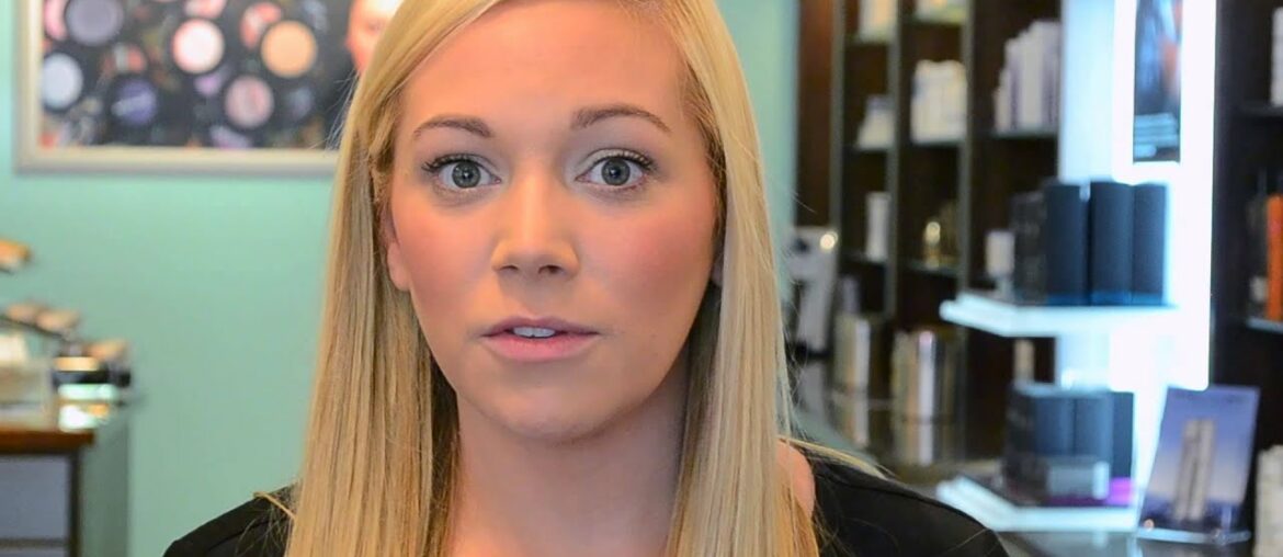 How To Apply Vitamin C Lip Balm - Makeup Tutorial