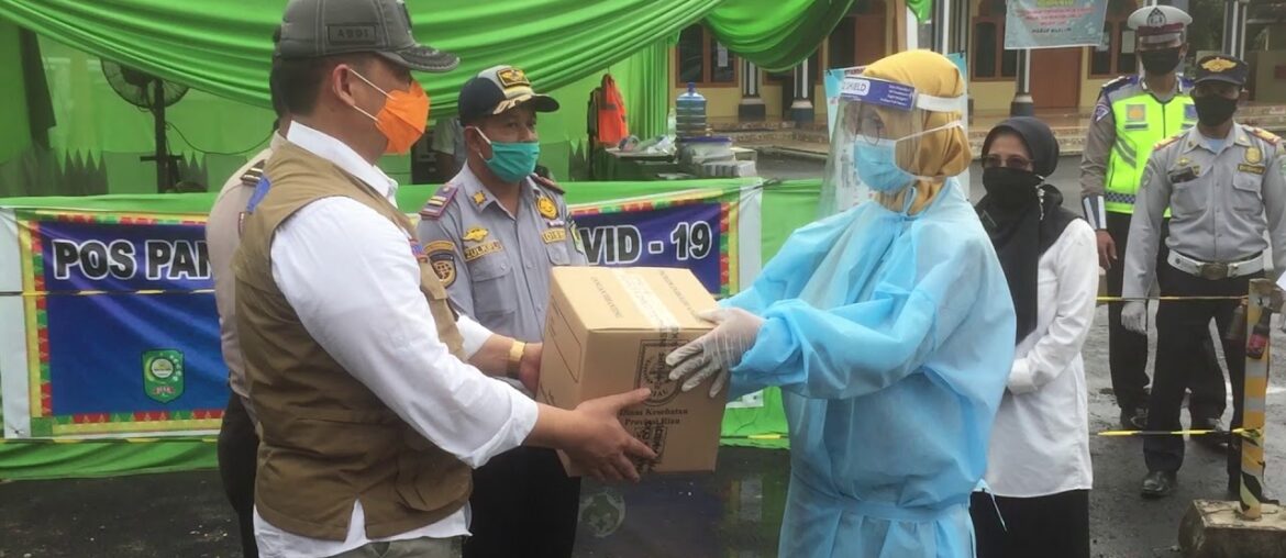 PENINJAUAN POSKO COVID-19 SEKALIGUS PENYERAHAN MASKER & VITAMIN DI KEC. SABAK AUH, KAB. SIAK