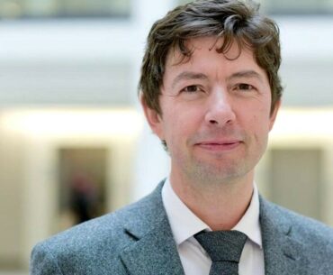 Christian Drosten: coronavirus immunity in rhesu monkey study [English and German subtitles]