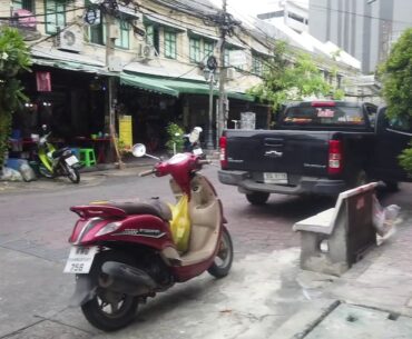 Bangkok Khaosan Road is still quiet in the middle of June, 2020