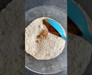 EASY VEGAN BANANA BREAD RECIPE- the best banana bread! Nutritional information & step by step recipe