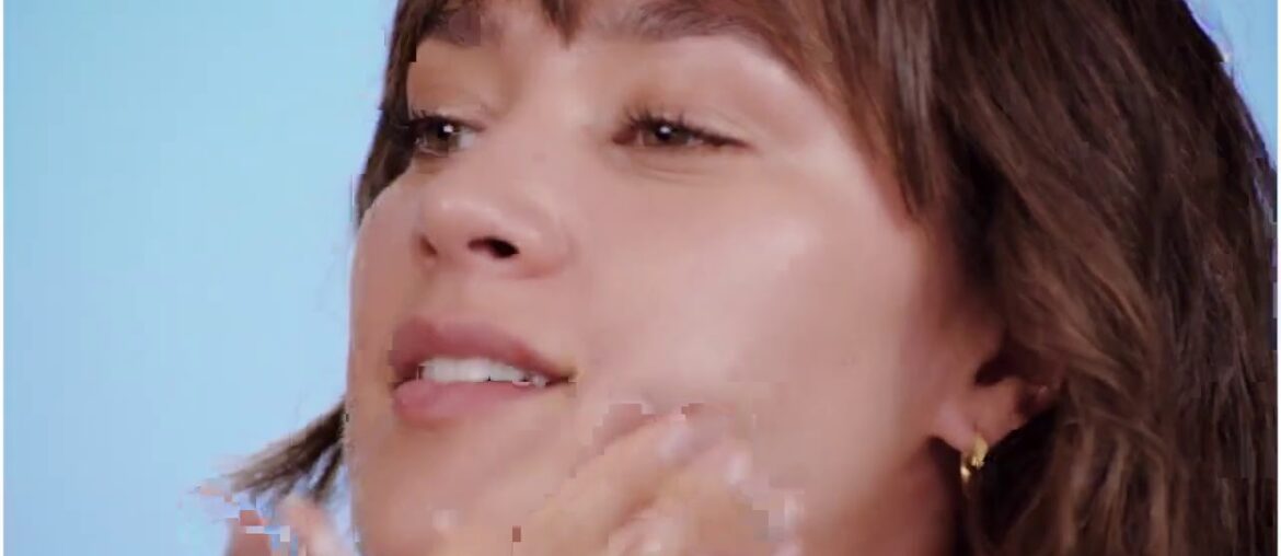 How to use Sunday Riley C.E.O. 15% Vitamin C Brightening Serum | Cosmetify