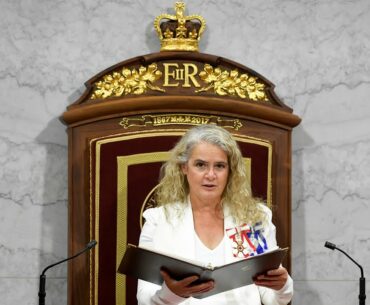 Liberals promise extended COVID-19 supports, childcare program in throne speech