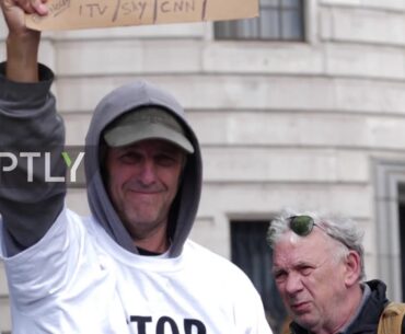 UK: Thousands gather at Trafalgar Square to oppose new coronavirus restrictions