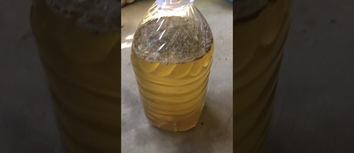 Chicken water supplement with vitamins, minerals, electrolytes and natural antibiotics