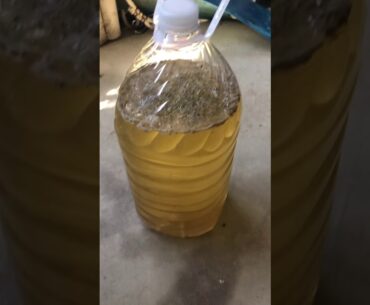 Chicken water supplement with vitamins, minerals, electrolytes and natural antibiotics