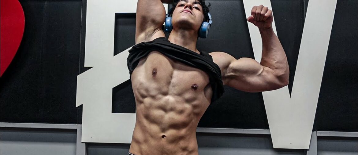 Training Back & Biceps w/ Aryan Khanna