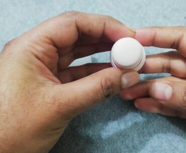 The Bodyshop vitamin E eyes cube