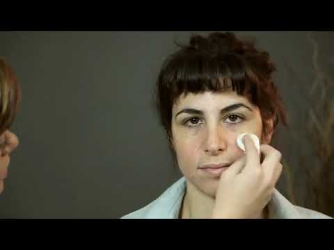 Facial Cleansing With Vitamin E Oil