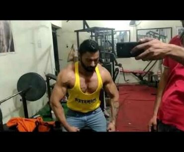 muscle pumping posing Navdeep Maan