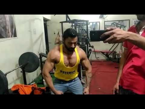 muscle pumping posing Navdeep Maan