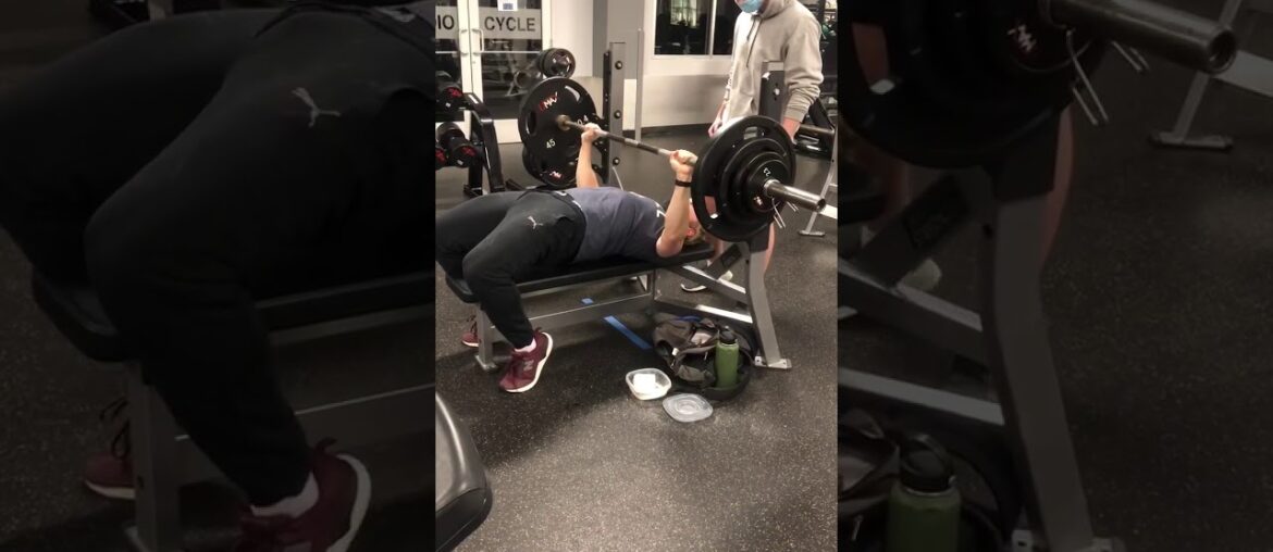 215 lbs x 8 REPS BENCH PRESS #SHORT #SHORTS