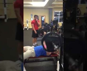 SPINNING BENCHPRESS PLATES MEME | #Shorts