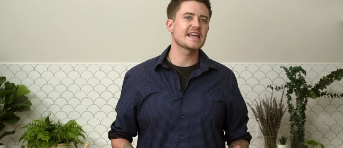 Meet Johnnie, Bluebird’s CBD Formulator & Certified Clinical Herbalist