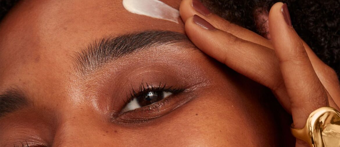 Bobbi Brown Vitamin Enriched Face Base Moisturiser & Primer Review with Photos