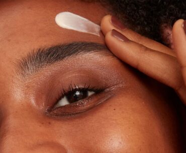 Bobbi Brown Vitamin Enriched Face Base Moisturiser & Primer Review with Photos