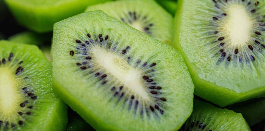 6 Foods With More Vitamin C Than a Kiwi