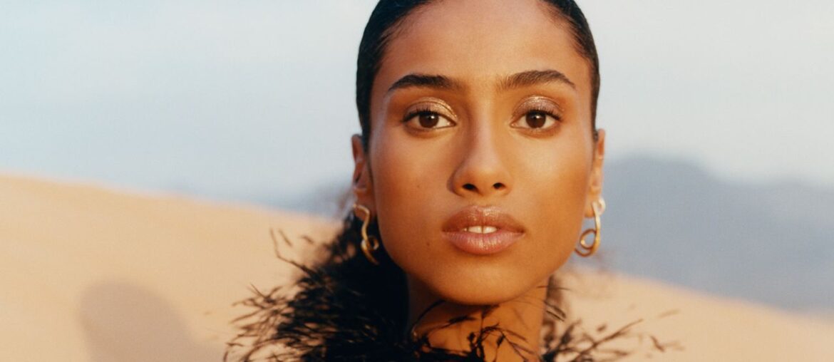 Trinny London’s New Vitamin C Azelaic Acid Exosomes Serum Is In Our Cart This Black Friday