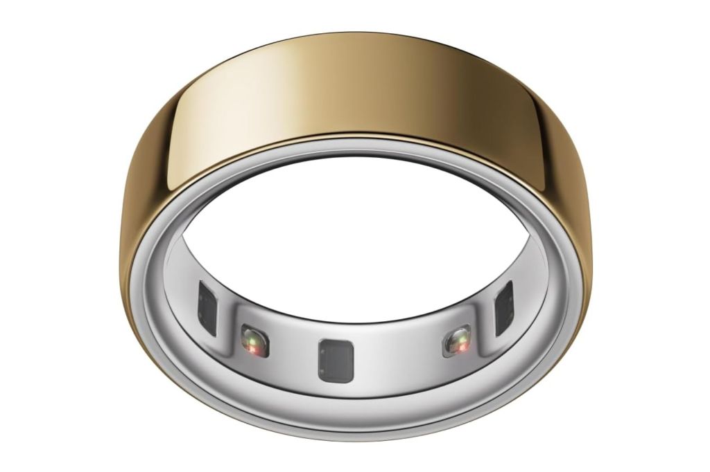 An Oura Smart ring in the color gold.