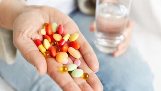 Vitamins can help you maintain heart health.(Freepik)