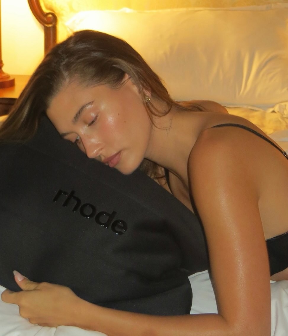Hailey Bieber holding the Rhode Birthday Edit 2025 bubble bag
