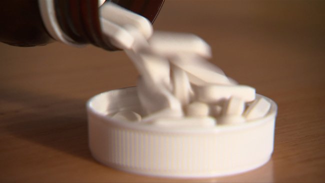 There is at least 125 products on Australian shelves providing more than 50mg of vitamin B6 but less than 200mg.