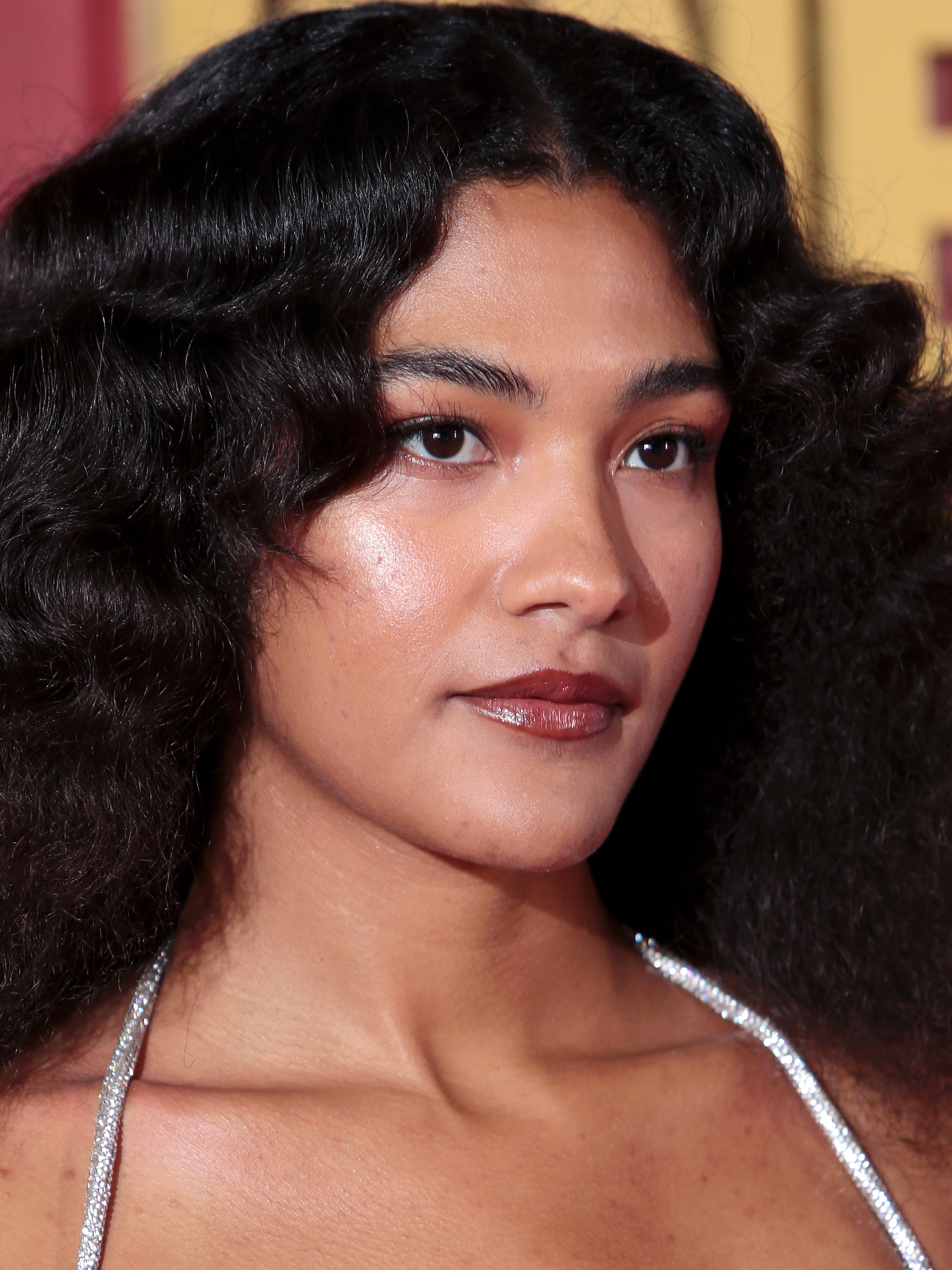 Olivia Dean attends the "Bridget Jones: Mad About The Boy" World Premiere with a bold, mahogany lip and full brows