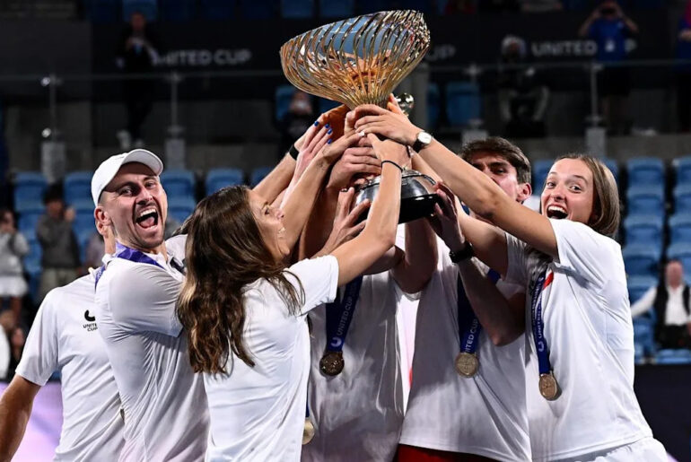 Swiatek fitness concerns dampen Polish Cup triumph