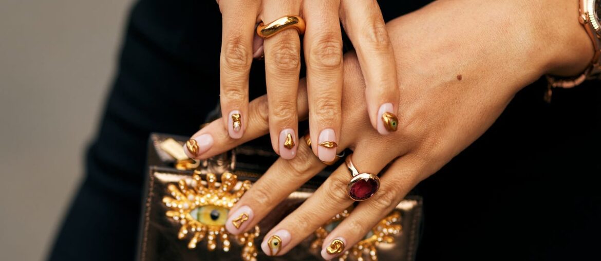 How To Remedy Dry, Chapped Hands In Winter