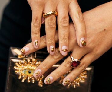 How To Remedy Dry, Chapped Hands In Winter