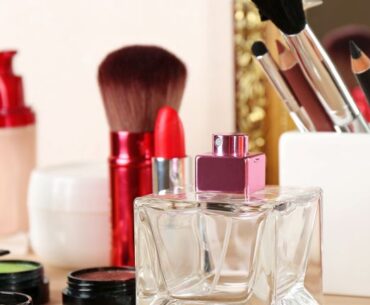 Assessing L'Oréal (ENXTPA:OR) Valuation As CES 2026 Beauty Tech Devices Gain Industry Attention