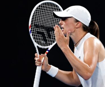 Australian Open: Iga Świątek plays down fitness concerns after Belinda Bencic loss in Poland's United Cup win