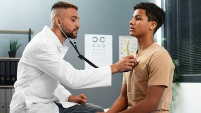 A case of a 22-year-old man with thiamine deficiency highlights that vitamin deficiencies can mimic serious health issues. (Freepik)