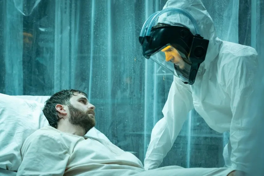 The Beauty -- "Beautiful Chimp Face" -- Season 1, Episode 4 (Airs Wed, Jan 28) -- Pictured (L-R): Ben Platt as Manny, Evan Peters as Cooper Madsen.CR: Eric Liebowitz/FX