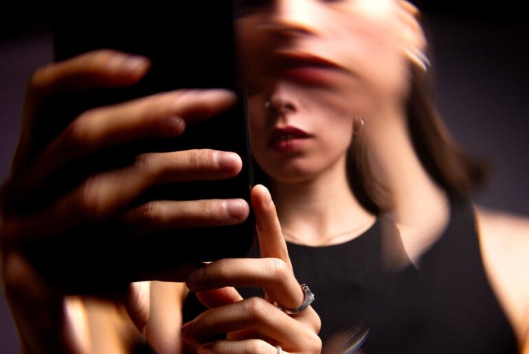 9 Real Ways People Stopped Being Addicted To Their Phones