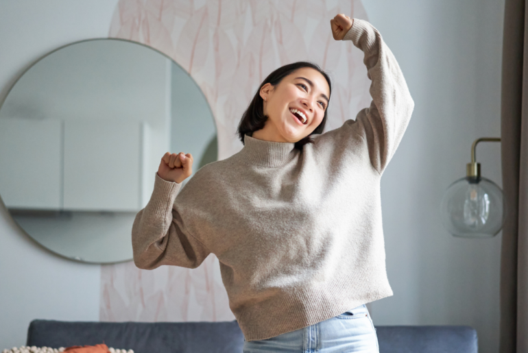 8 daily habits of people who stay incredibly fit without ever stepping foot in a gym