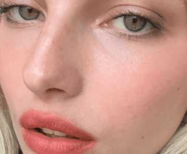 The Blurry French Lip is Perfect for NYE Kisses and Beyond