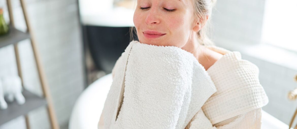 The Retro Beauty Trick My Grandmother Taught Me For Instantly Depuffed Skin