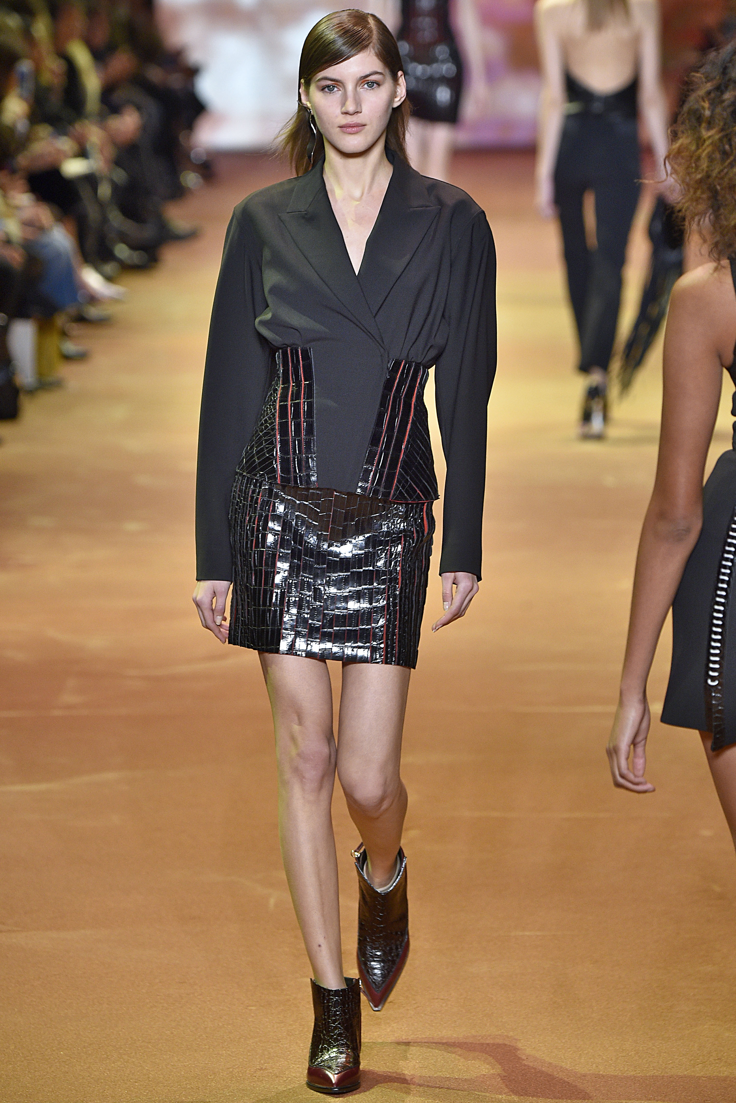 Bella Hadid's skirt set on the Mugler Fall 2016 runway