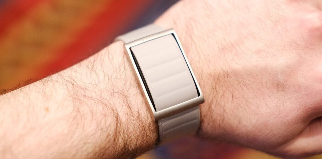 I just went hands-on with the Luna Band fitness tracker — and it beats the Whoop 5.0 in 3 big ways