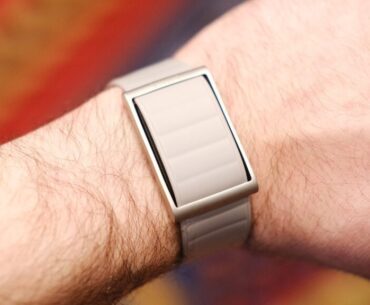 I just went hands-on with the Luna Band fitness tracker — and it beats the Whoop 5.0 in 3 big ways