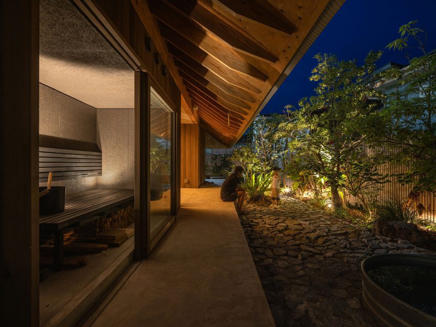 Residence in Japan by Sakai Architects