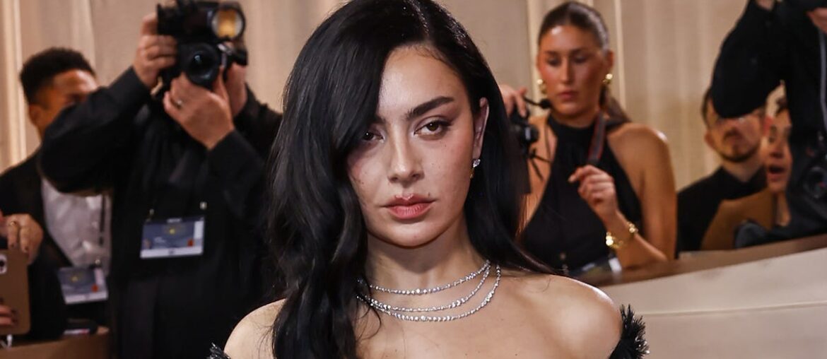 Charli XCX's Hairstylist Breaks Down Her Glam Golden Globes Blowout