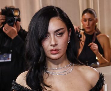 Charli XCX's Hairstylist Breaks Down Her Glam Golden Globes Blowout