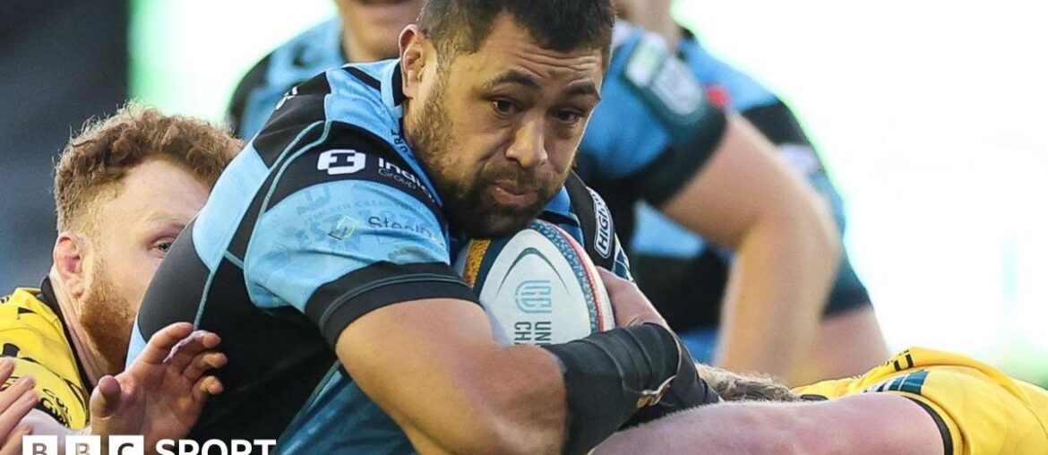 Taulupe Faletau drives forward against Dragons