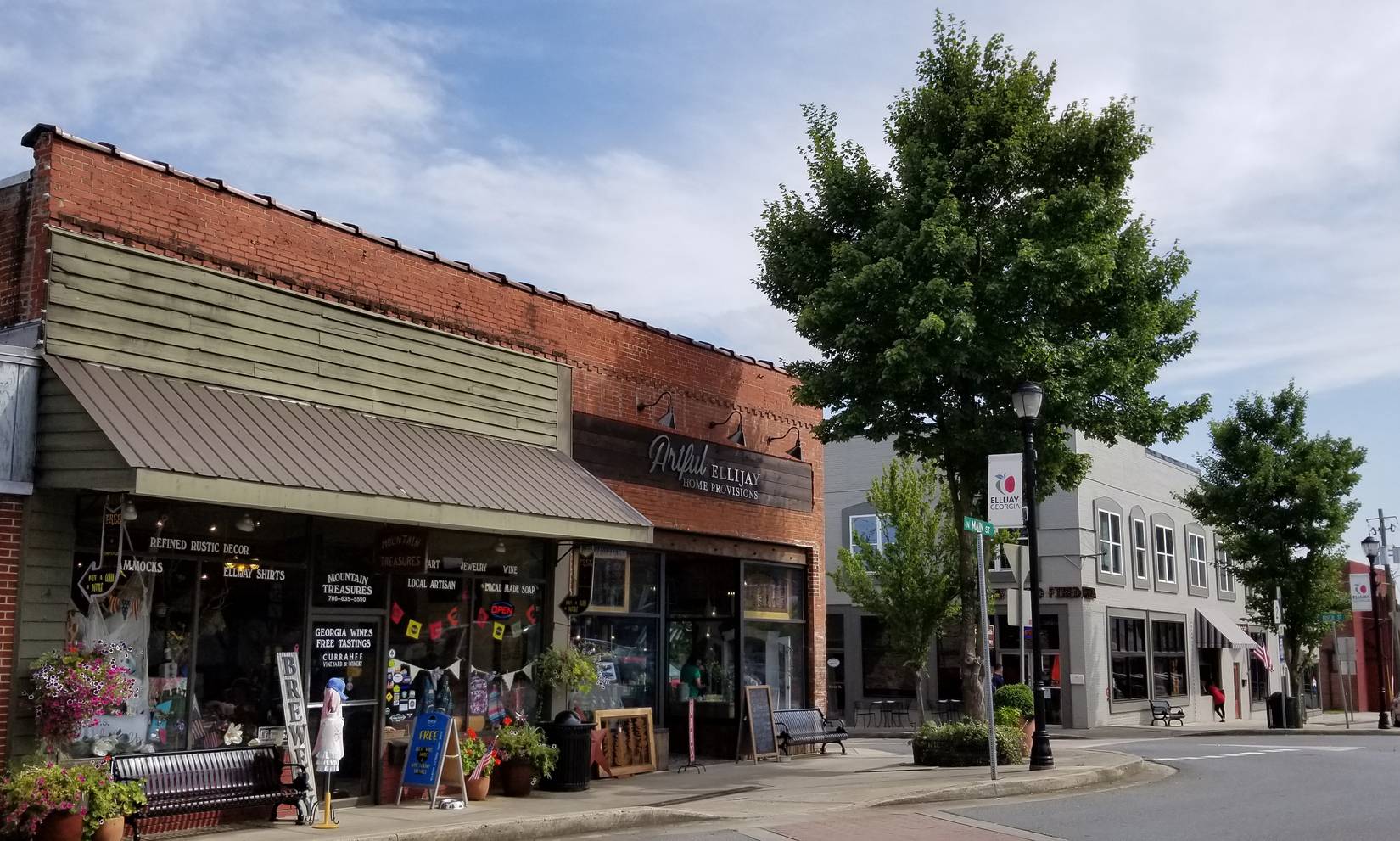 Town square in Ellijay, Georgia, GA, USA